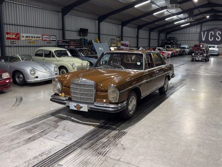 1969-Mercedes-Benz-S-Class-280-SE_10