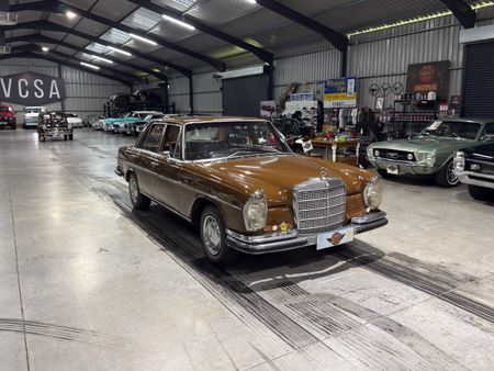 1969-Mercedes-Benz-S-Class-280-SE_16