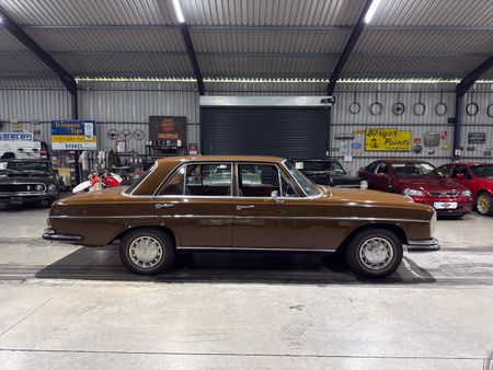 1969-Mercedes-Benz-S-Class-280-SE_17