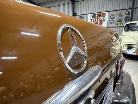 1969-Mercedes-Benz-S-Class-280-SE_22