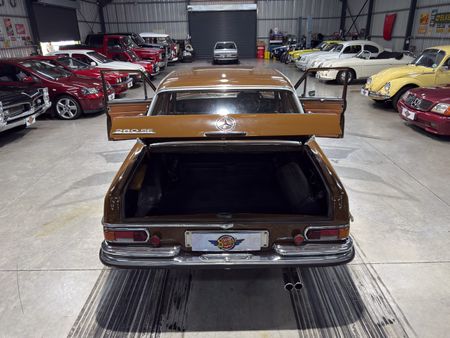 1969-Mercedes-Benz-S-Class-280-SE_24