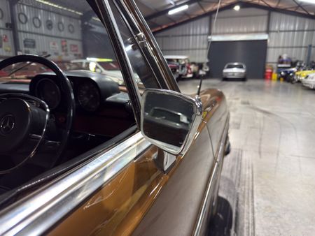 1969-Mercedes-Benz-S-Class-280-SE_27