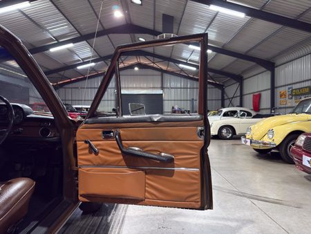 1969-Mercedes-Benz-S-Class-280-SE_28