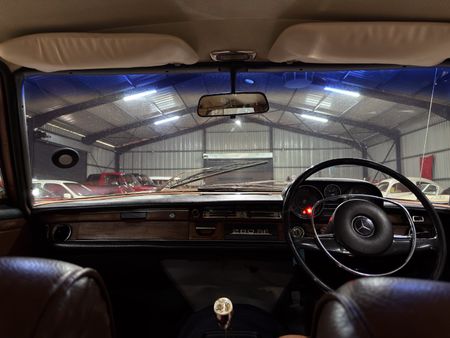 1969-Mercedes-Benz-S-Class-280-SE_31