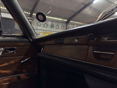 1969-Mercedes-Benz-S-Class-280-SE_37