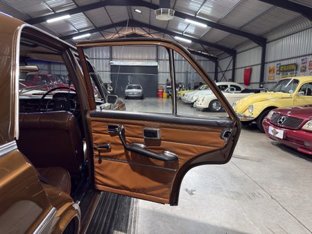 1969-Mercedes-Benz-S-Class-280-SE_40