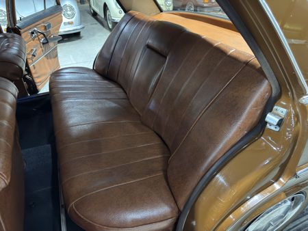1969-Mercedes-Benz-S-Class-280-SE_48