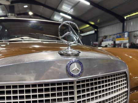 1969-Mercedes-Benz-S-Class-280-SE_4