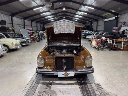 1969-Mercedes-Benz-S-Class-280-SE_6