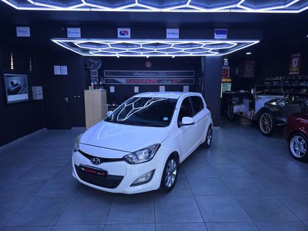 2012-Hyundai-i20-14-Glide_0