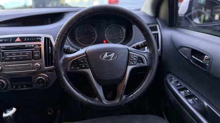 2012-Hyundai-i20-14-Glide_10