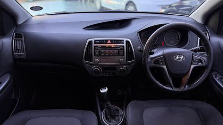 2012-Hyundai-i20-14-Glide_13