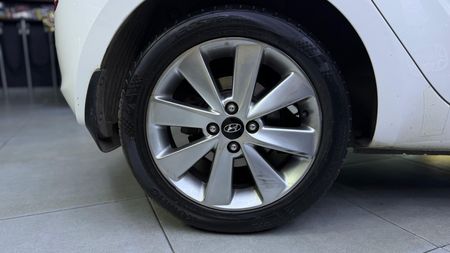 2012-Hyundai-i20-14-Glide_17