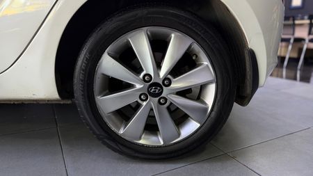 2012-Hyundai-i20-14-Glide_18
