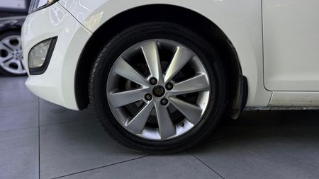 2012-Hyundai-i20-14-Glide_19