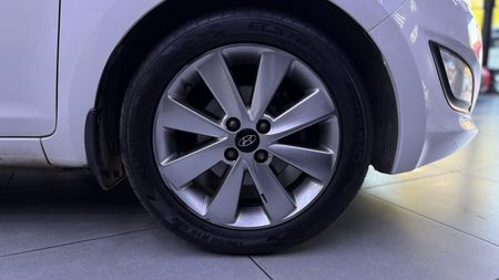 2012-Hyundai-i20-14-Glide_20