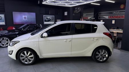 2012-Hyundai-i20-14-Glide_23
