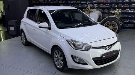 2012-Hyundai-i20-14-Glide_24