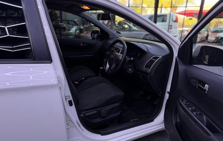 2012-Hyundai-i20-14-Glide_8