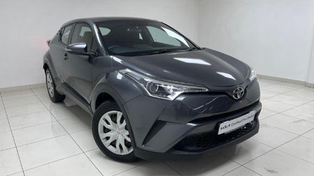 2019-Toyota-C-HR-12T_0