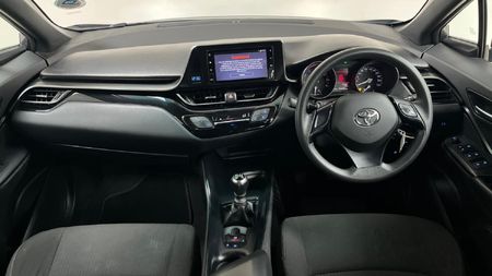 2019-Toyota-C-HR-12T_9