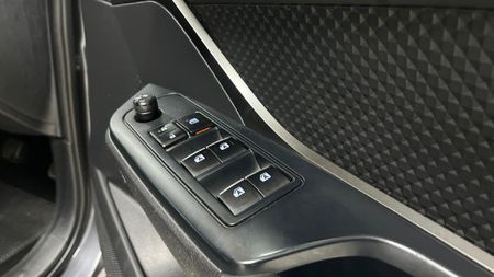 2019-Toyota-C-HR-12T_11