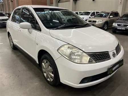 2010-Nissan-Tiida-16-Acenta_0
