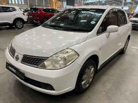 2010-Nissan-Tiida-16-Acenta_2