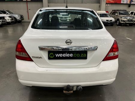 2010-Nissan-Tiida-16-Acenta_5