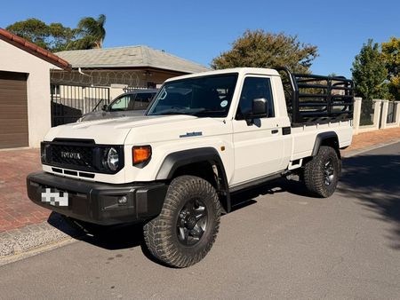 2025-Toyota-Land-Cruiser-79-28GD-6-Single-Cab_0