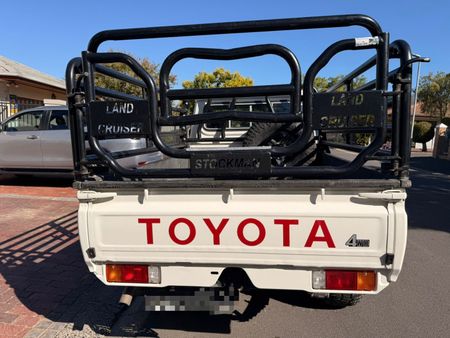 2025-Toyota-Land-Cruiser-79-28GD-6-Single-Cab_7