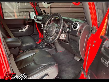 2014-Jeep-Wrangler-Unlimited-Sahara-36-V6-Auto_9