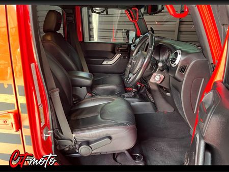 2014-Jeep-Wrangler-Unlimited-Sahara-36-V6-Auto_10