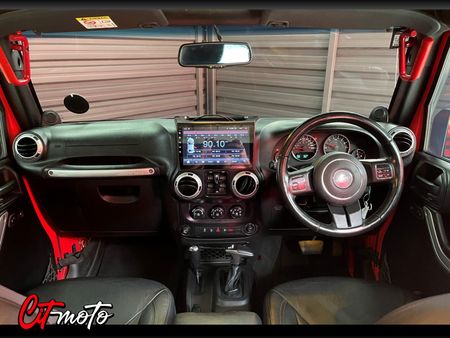 2014-Jeep-Wrangler-Unlimited-Sahara-36-V6-Auto_12