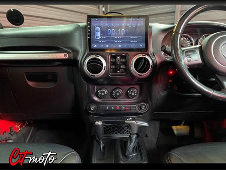 2014-Jeep-Wrangler-Unlimited-Sahara-36-V6-Auto_13