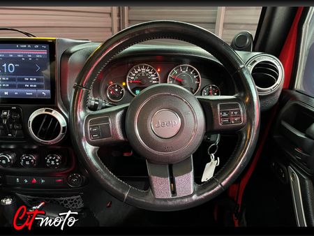 2014-Jeep-Wrangler-Unlimited-Sahara-36-V6-Auto_14
