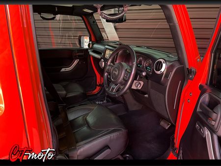 2015-Jeep-Wrangler-Unlimited-28-CRD-Sahara-Auto_10