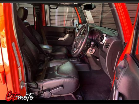 2015-Jeep-Wrangler-Unlimited-28-CRD-Sahara-Auto_11