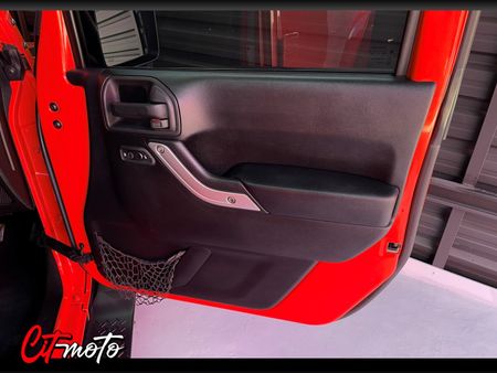 2015-Jeep-Wrangler-Unlimited-28-CRD-Sahara-Auto_12