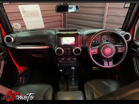 2015-Jeep-Wrangler-Unlimited-28-CRD-Sahara-Auto_13