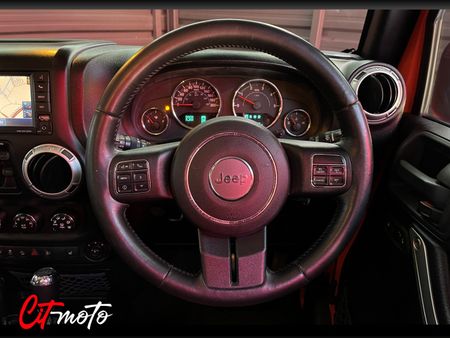 2015-Jeep-Wrangler-Unlimited-28-CRD-Sahara-Auto_15