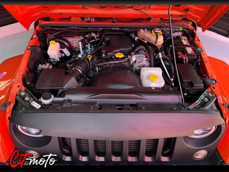 2015-Jeep-Wrangler-Unlimited-28-CRD-Sahara-Auto_16