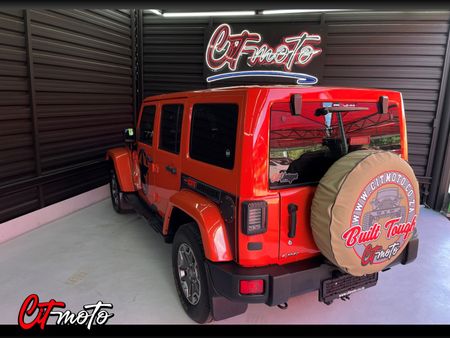 2015-Jeep-Wrangler-Unlimited-28-CRD-Sahara-Auto_6