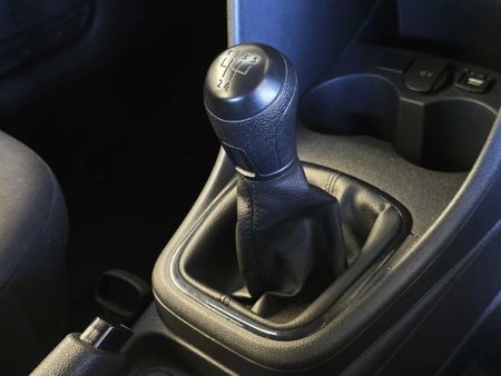 2025-Volkswagen-Polo-Vivo-14_16