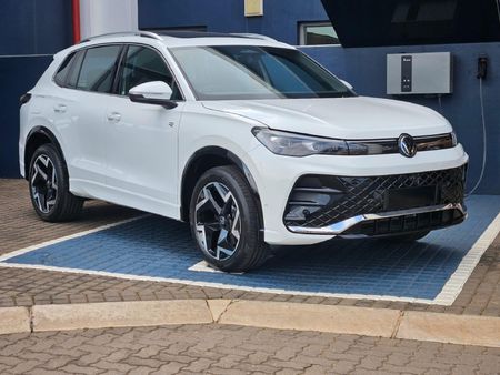 2026-Volkswagen-Tiguan-20TDI-R-Line-4Motion_0