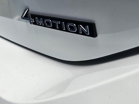 2026-Volkswagen-Tiguan-20TDI-R-Line-4Motion_9