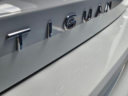 2026-Volkswagen-Tiguan-20TDI-R-Line-4Motion_8