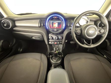 2019-MINI-Hatch-Cooper-Auto_1
