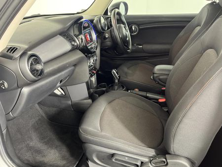 2019-MINI-Hatch-Cooper-Auto_7