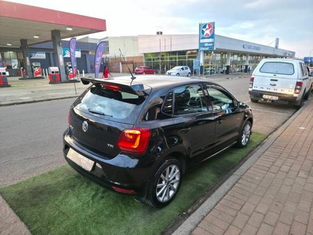 2014-Volkswagen-Polo-12-TSI-Highline-Auto-81kW_2